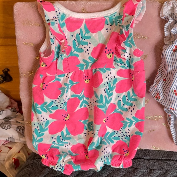 Cat & Jack Romper 0-3 - Picture 2 of 3